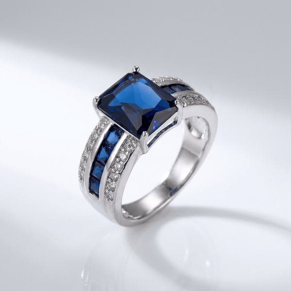 GEMSTONE VINTAGE RING