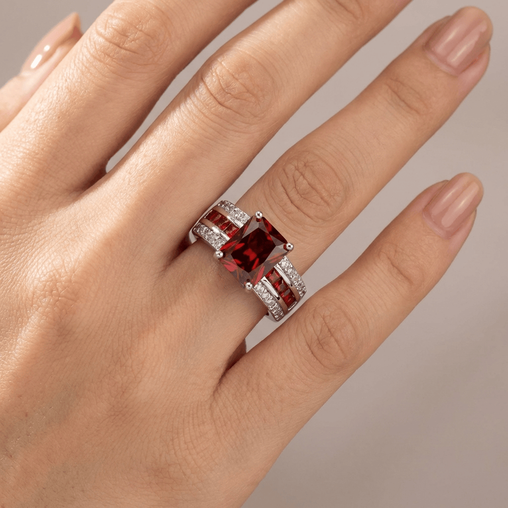 GEMSTONE VINTAGE RING