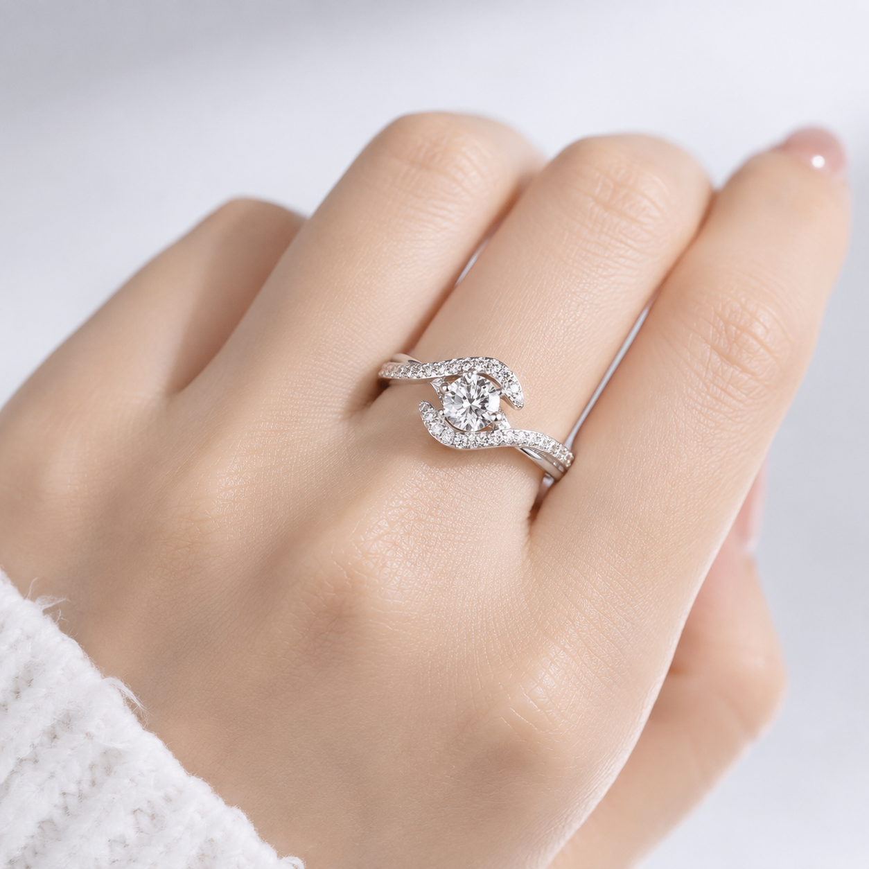 SILVER OVAL DIAMOND TWIST RING