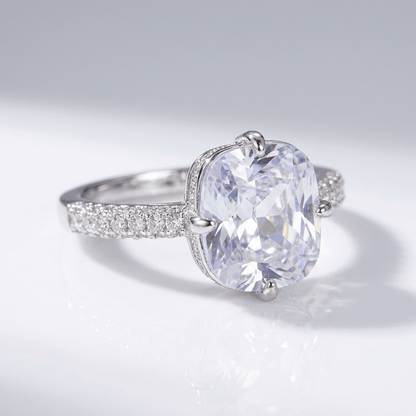 OVAL ZIRCONIA WHITE GOLD ELEGANT RING